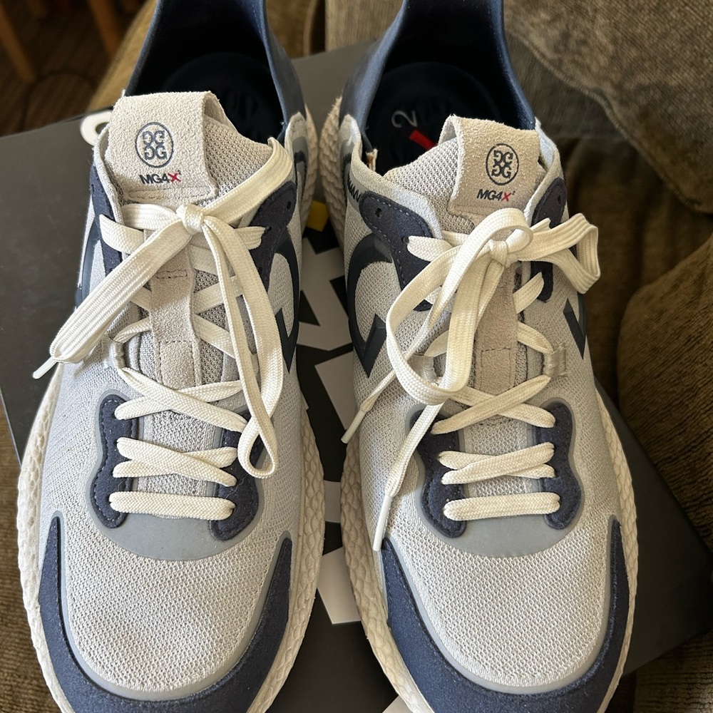 Men's Golf Cross Trainers in Gray and White